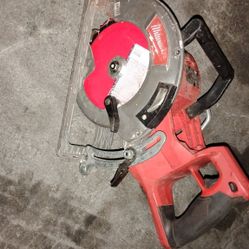 Milwaukee Circular Saw 
