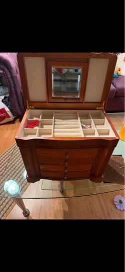 Jewelry box