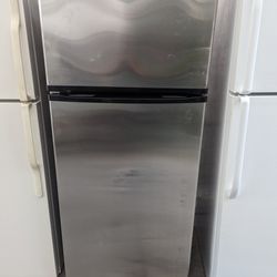 Refrigerator (Whirlpool)