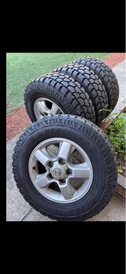 Toyota Land Cruiser rims + 275/70/17
