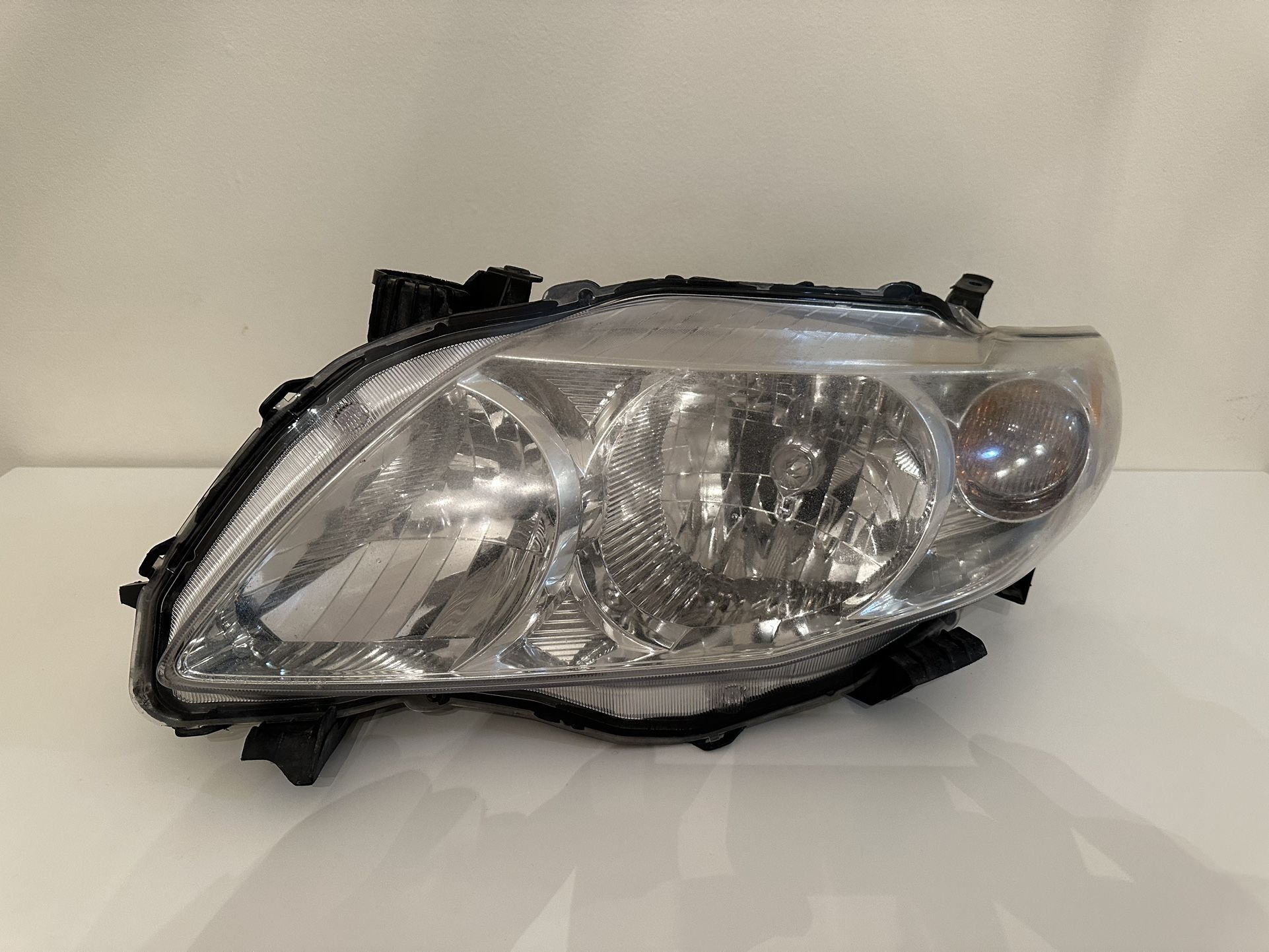 Headlight Left Side ( Driver Side ) Toyota Corolla LE 2009 OEM Used Part Light
