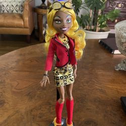 Monster High Clawdia Frights Camera Action Doll