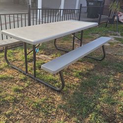 Picnic table
