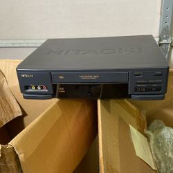 Hitachi VT-F391A Video Cassette VHS Recorder Hi-Fi Stereo With Remote