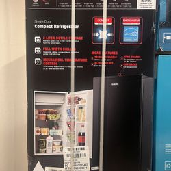 Galanz 3.3 Cu ft One Door Mini Fridge, Black Estar, New