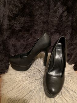 Black sexy heels size 7.5