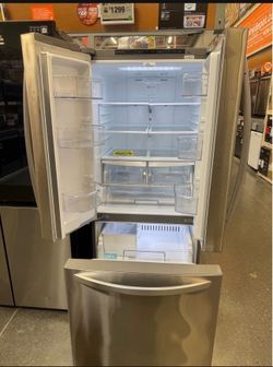 Refrigerator LG  E , LFCS22520Srr 30" 22 cu.ft. Steel French