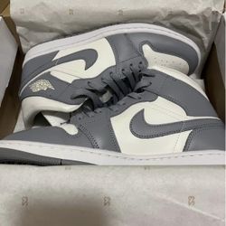 Air Jordan 1 Mid Stealth