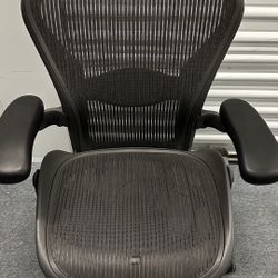 Herman Miller Classic Aeron Size B Tear On Mesh 