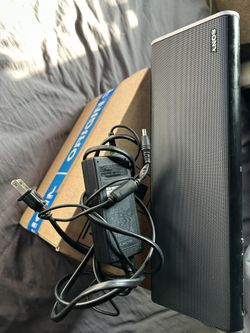 Speaker Sony Bluetooth Portátil Con Su Cargador Toca Muy Bonito