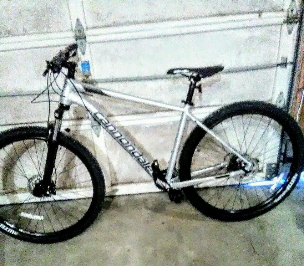 CANNONDALE TRAIL BIKE W/WTB RANGER 2.25 29" TIRES ALPHADRIVE SR SUNTOUR XCM30 SHOCKS