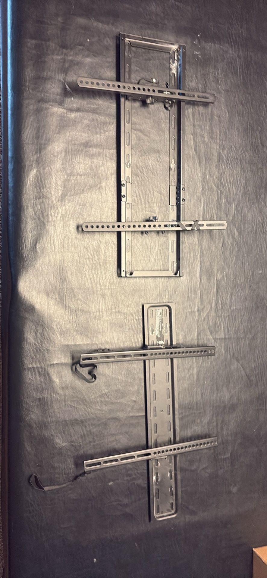 2 Wall Mounts Holds Up 55’ TVs