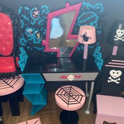 Mixed Wood And Plastic Doll Furniture! 