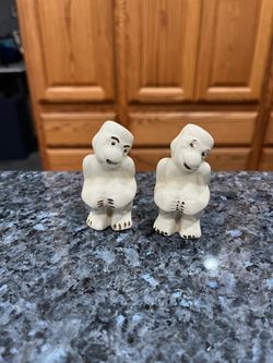 Vintage Ceramic Monkey Pair of Salt and Pepper Shakers With White Hats.  Size approximately 2 1/2 inches tall.  Preowned missing stoppers.