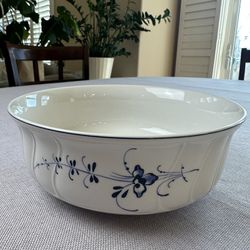 Villeroy & Boch Old Luxembourg Round Bowl, Hand Painted, Premium Porcelain Excellent Condition! Vintage , Rare! Retail Value: $179.00