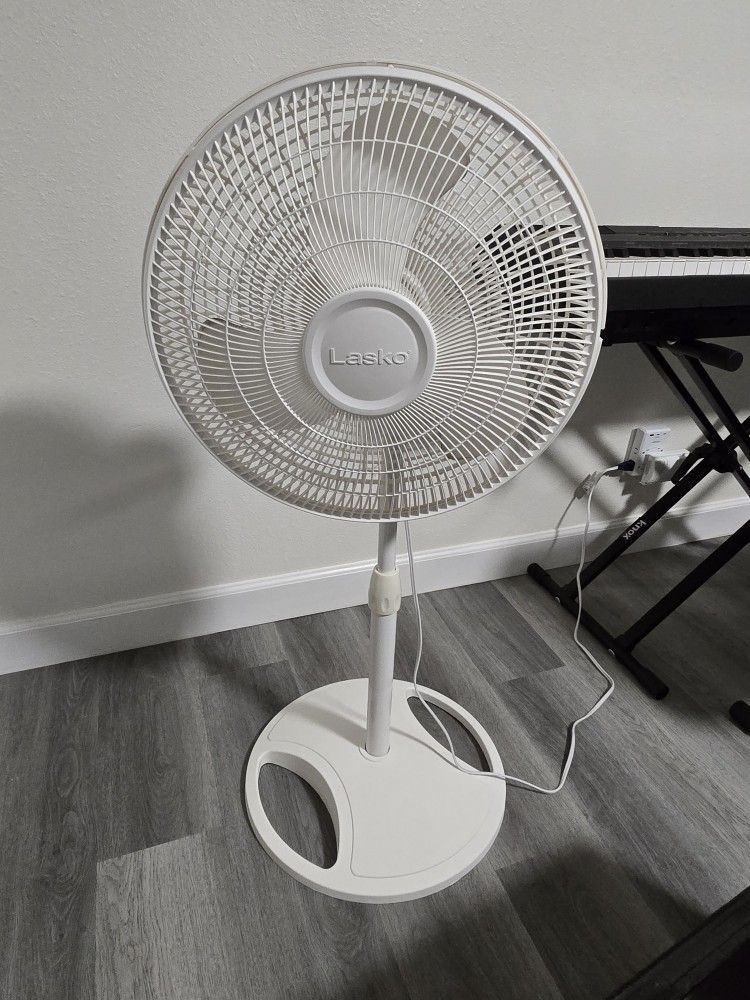 Lakso Standing Fan