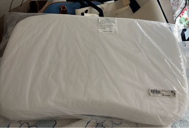Molded foam pillow