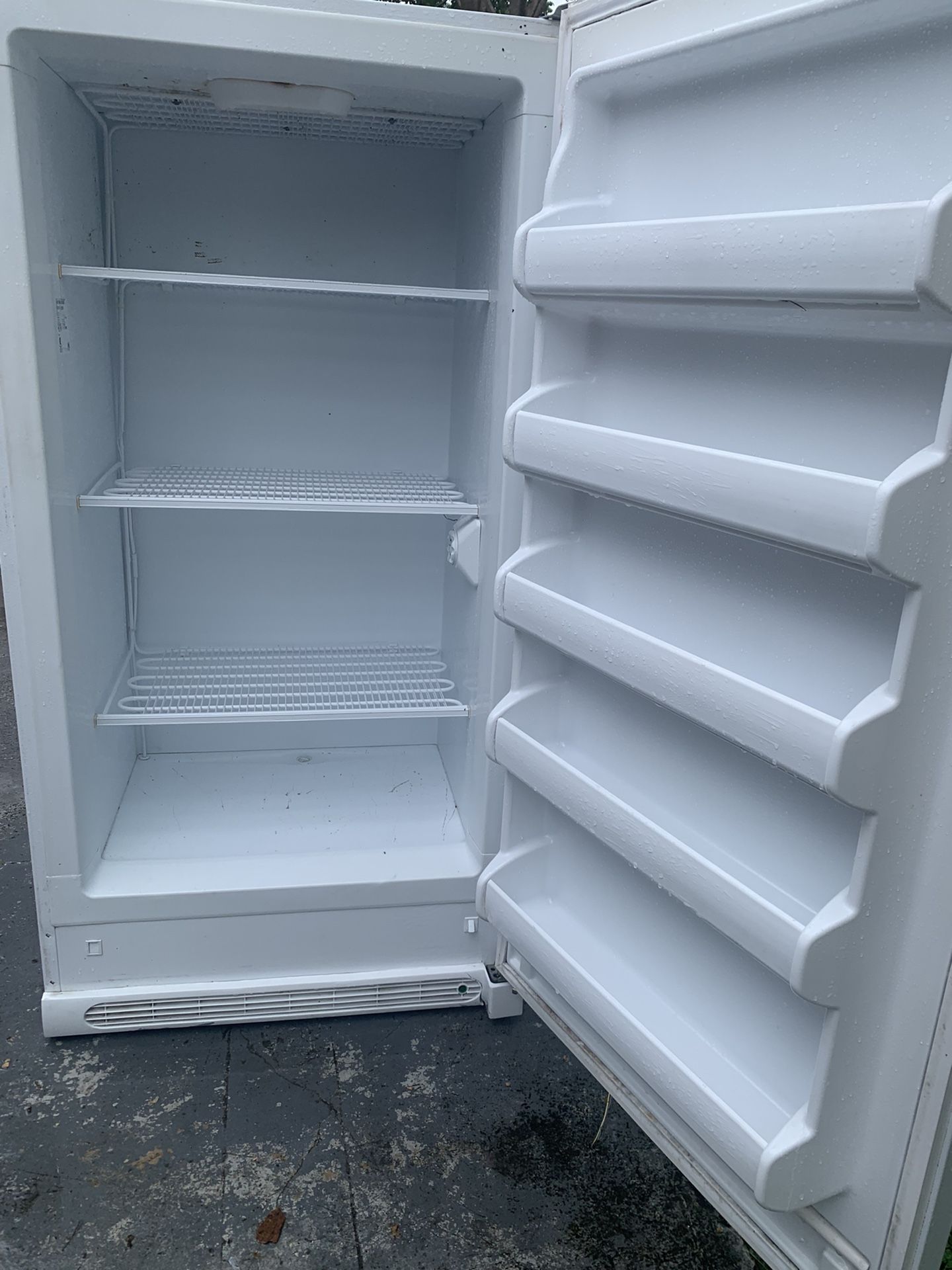 Kenmore Elite Upright Freezer 6 Foot Tall for Sale in Miami, FL OfferUp