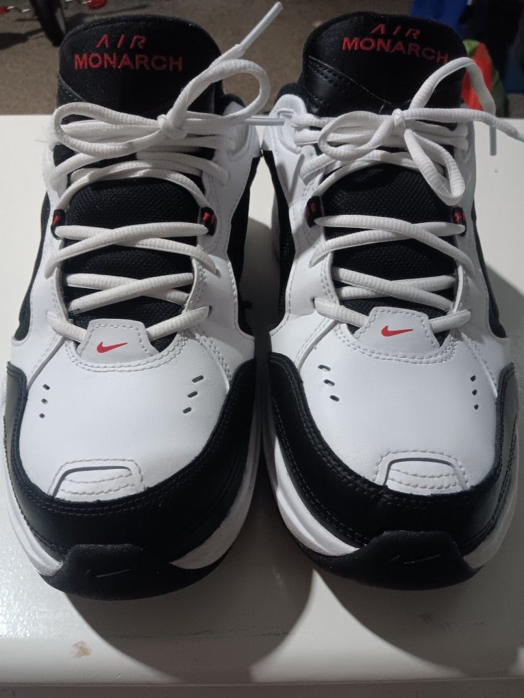 Nike Monarch