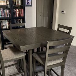 Dining Table & 4 Chairs 