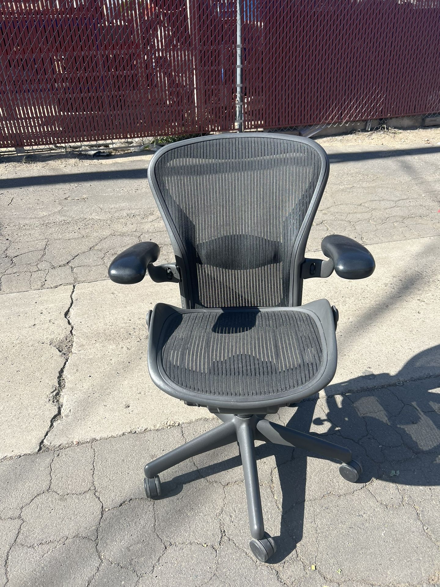 4 Herman Miller Aeron Chairs for Sale in Anaheim, CA OfferUp