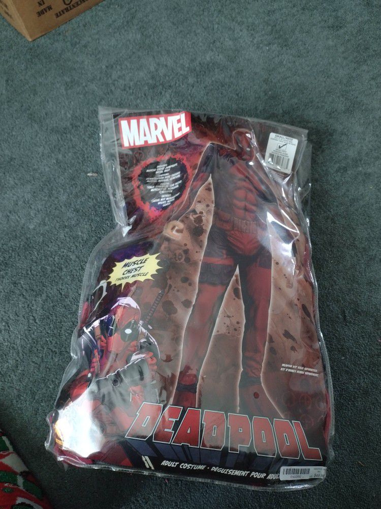 Halloween Costume Deadpool.  Adult Small/Petit. Fits 34-36 Jacket Size.  Factory Sealed.  Muscle Chest Thorax Muscle.  Cash Porch Pickup Redmond.