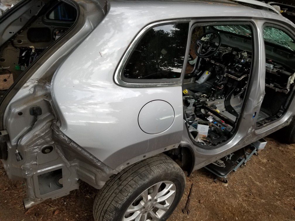 2019 Jeep Cherokee For Parts 