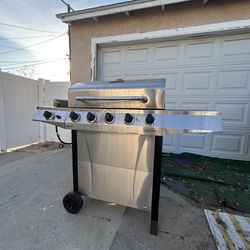 4-Burner Portable Propane Barbecue Grill Stainless Steel Gas Grill with Side Burner and Thermometer in Black