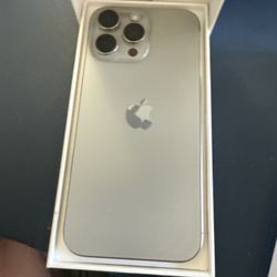 Iphone 16 Pro Max 256gB  Natural Titanium Unlocked