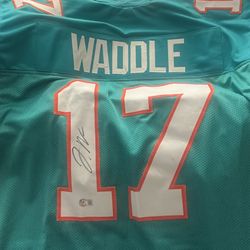 NFL: Jalen Waddle signed Jersey 
