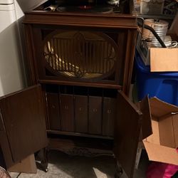 1910 Record Player 