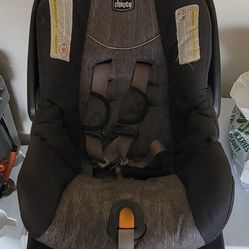 Chicco Bravo Carseat W/ Base