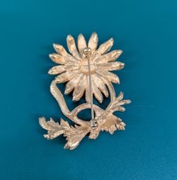 Monet Sunflower Pin in Gold Tone