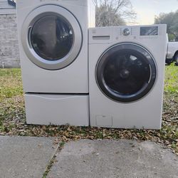 WHITE FRONT LOAD WASHER AND ELECTRIC DRYER SET 