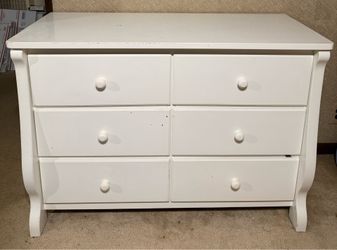 6 drawer dresser- Delta Children