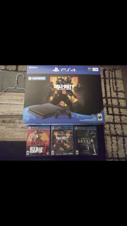 Only ship via fed ex overnight and same day shipping !! Play station 4 with 3 games in box for sale !