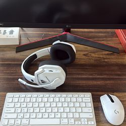 WHITE MOUSE, KEYBOARD, & HEADSET