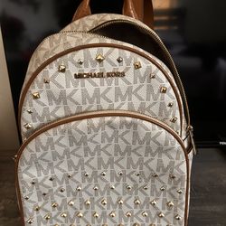 Micheal kors backpack