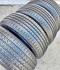 235 60 18 Bridgestone tires Con 80% de Vida Las 4