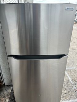 REFRIGERATOR FRIGIDAIRE 30” 3 Doors