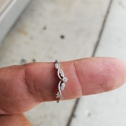 Diamond Ring 1/8 ct tw Round-cut 14K White Gold.