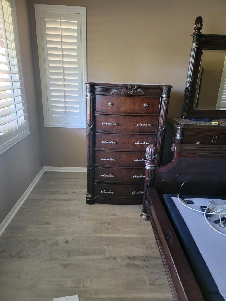 King Adjustable Bedroom Set