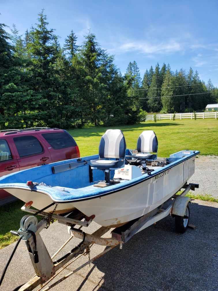 13 ft livingston center console with trailer