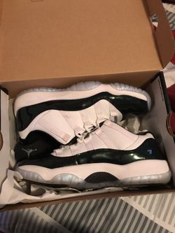 Jordan emerald 11s size 7