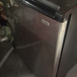 Free Fridge. Dont Freeze, 