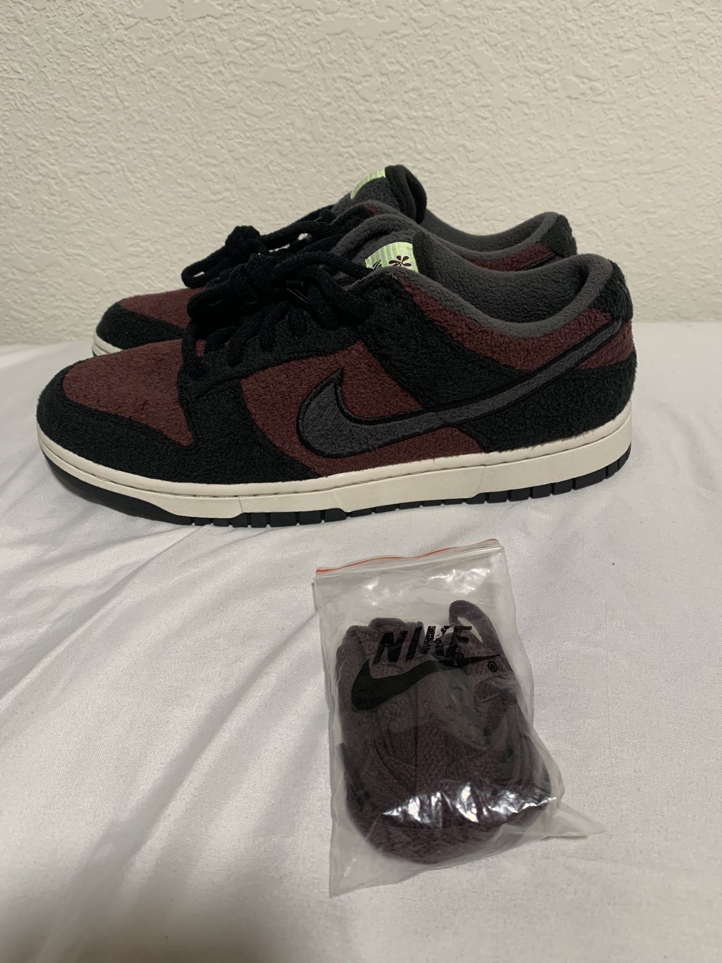 Nike Dunk Low Fleece Size 10.5 Women’s And Size 9 Mens
