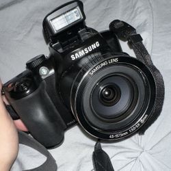 SAMSUNG WB2100 CAMERA WITH BATTERY AND SONY CASE INCLUDED 