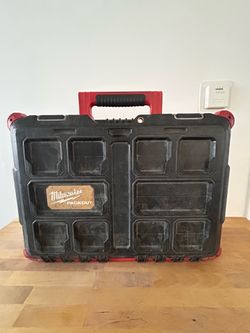 Milwaukee 22in Medium Tool Box