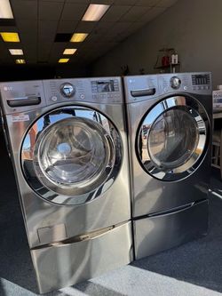 LG Washer and dryer set // Kick extra load on pedestal