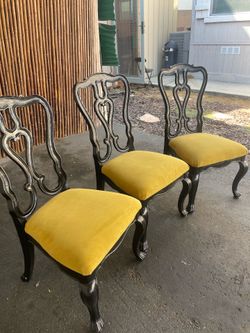 3 sillas 🪑 rusticas recién Tapizadas